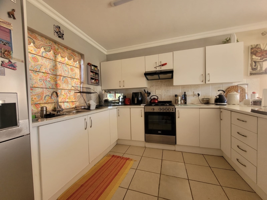 To Let 3 Bedroom Property for Rent in Paradise Beach Eastern Cape